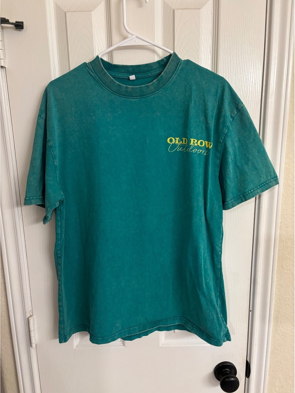 Old Row Outdoors Vintage Style Medium T-Shirt with Fish Graphic